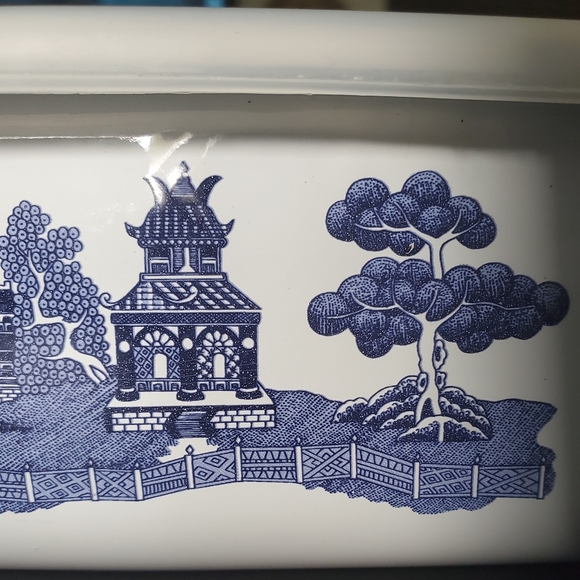 7" Square Blue Willow Metal Baker with Original Plastic Lid by Johnson Brothers - Picture 9 of 16